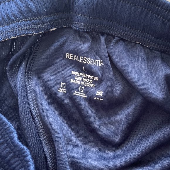 Real Essential Shorts - Picture 5 of 6